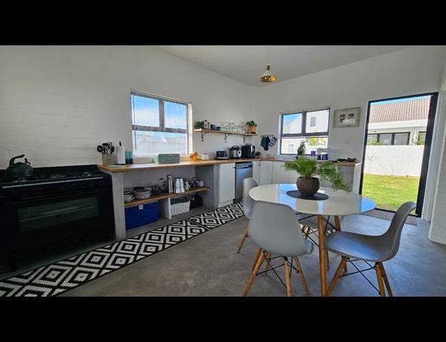 4 BEDROOM HOUSE FOR SALE IN GOLDEN MILE